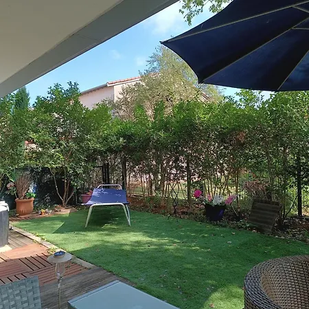 Cozy: Tram-adjacent Hub Homestay Decines-Charpieu