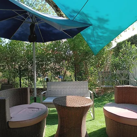 Cozy: Tram-adjacent Hub Homestay Decines-Charpieu