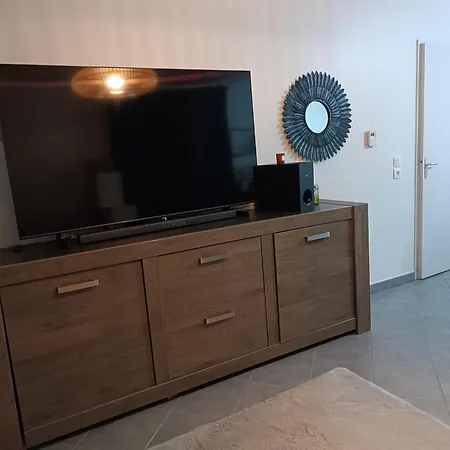 Quarto em Acomodações Particulares Entier Cozy Rdj Parking Gratuit, Proche Tramway, Stade Ol, Arena, Eurexpo, Aeroport Stexupery, Gare Tgv Lyon Partdieu *